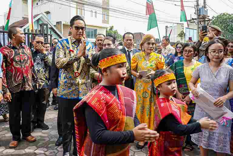 Wali Kota Medan Rico Tri Putra Bayu Waas dalam Safari Natal Pemko Medan di Gereja HKBP Sei Agul, Jalan Gereja, Kecamatan Medan Barat, Minggu (9/11/2025).