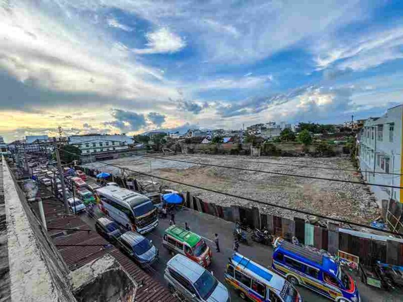 Kondisi Pasar Horas Gedung IV yang telah di robohkan di hari ke-30 pengerjaan oleh pihak penyedia CV Sihujur Jaya, Sabtu (08/11/2025). 