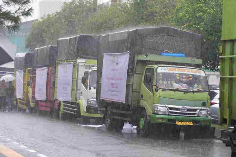 Polda Sumatera Utara bersama Yayasan Kemala Bhayangkari Sumut melepas bantuan kemanusiaan berupa paket sembako untuk masyarakat yang terdampak bencana alam di Kabupaten Tapanuli Selatan (Tapsel), Tapanuli Tengah (Tapteng), dan Kota Sibolga. Kegiatan berlangsung di Mapolda Sumut pada pukul 11.30 WIB.