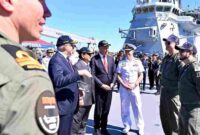 Presiden Republik Indonesia Prabowo Subianto meninjau langsung Kapal HMAS Canberra di Garden Island Naval Base, Australia, pada Rabu, 12 November 2025. 