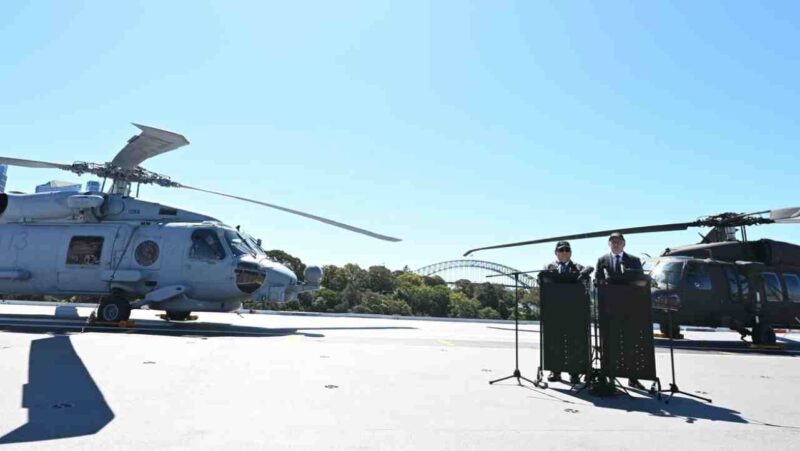 Keterangan pers bersama Presiden Republik Indonesia Prabowo Subianto dan Perdana Menteri Australia Anthony Albanese di atas Kapal HMAS Canberra di Garden Island Naval Base, Sydney, Australia, pada Rabu, 12 November 2025. Foto: BPMI Setpres