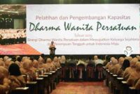 Penasihat Utama DWP, Ibu Selvi Gibran Rakabuming, saat membuka Pelatihan dan Pengembangan Kapasitas DWP Tahun 2025 di Birawa Assembly Hall, Hotel Bidakara Jakarta, Rabu (19/11/2025).
