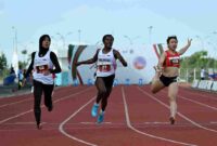 Pelari puteri Indonesia Shava S Warangga (kiri) berhasil mencapai finish dengan catatan watu 11.74 mendahului pelari Vietnam (kiri) Nguyen Thi Thu dengan catatan Waktu 11.96, dan pelari Indonesia Danselina Tauruy (tengah) meraih peringkat ketiga dengan catatan Waktu 11.98 pada final sprint 100 meter U-18 puteri event kejuaraan Atletik Asia Tenggara U-18 & U-20 di Stadion Madya Atletik Kawasan Sport Centre Sumut, Kabupaten Deliserdang, Provinsi Sumatera Utara, Minggu (16/11/2025).
