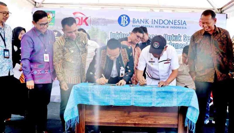 Bulan Inklusi Keuangan yang dirangkaikan dengan Hari Indonesia Menabung 2025. Acara ini berlangsung di Ruang Terbuka Publik Pantai Bebas Parapat, Kecamatan Girsang Sipangan Bolon, Jumat (14/11/2025).