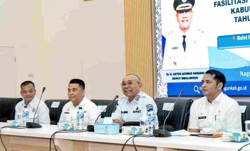 Dinas Pemberdayaan Masyarakat dan Pemerintahan Nagori (DPMPN) menggelar kegiatan Fasilitasi Kerja Sama Antar Desa Tahun 2025 di Balai Harungguan Djabanten Damanik, Pematang Raya, Rabu (5/10/2025).