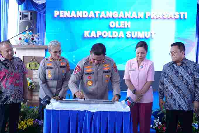 Kepala Kepolisian Daerah Sumatera Utara (Kapolda Sumut) Irjen Pol. Whisnu Hermawan Februanto, S.I.K., M.H., meresmikan Satuan Pelayanan Pemenuhan Gizi (SPPG) Polres Pematangsiantar di Kecamatan Siantar Timur, Kota Pematangsiantar, Jumat (31/10/2025).