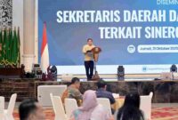 Sekretaris Daerah Provinsi Sumatera Utara (Sumut) Togap Simangunsong memimpin Rapat Diseminasi Hasil Rakor Sekda dan Kepala Bappelitbang Se-Indonesia yang dihadiri oleh seluruh Kepala OPD Provinsi Sumut di Aula Raja Inal Siregar Lantai 2 Kantor Gubernur Sumut Jalan Diponegoro Kota Medan, Jumat (31/10/2025).