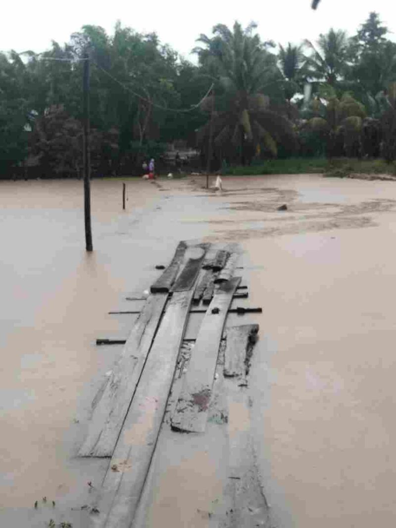 banjir besar, merendam puluhan hektar tambak udang dan ikan milik warga di Desa Bagok Panah Sa, Kecamatan Darul Aman.