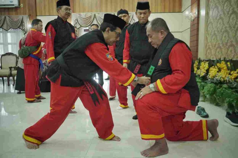Tapak Suci Putra Muhammadiyah mengukuhkan Bupati Asahan, Taufik Zainal Abidin Siregar, S.Sos., M.Si., sebagai Pendekar Madya Kehormatan. 