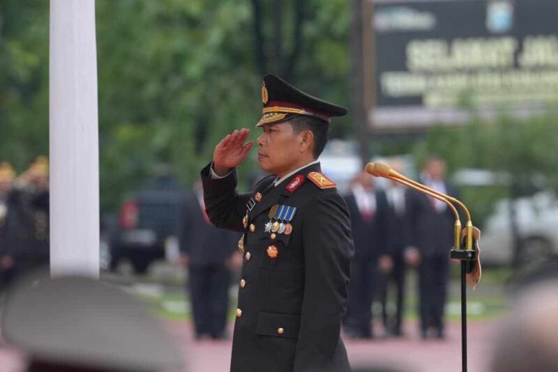 Wakapolda Sumatera Utara Brigjen Pol Rony Samtana, S.I.K., M.T.C.P., mewakili Kapolda SumutM saatUpacara Peringatan Hari Pahlawan Tahun 2025 di Lapangan KS Tubun Mapolda Sumut, Senin (10/11/2025).