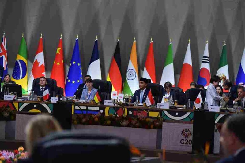  Wakil Presiden (Wapres) Gibran Rakabuming menghadiri rangkaian Konferensi Tingkat Tinggi (KTT) G20 hari pertama di Johannesburg, Afrika Selatan, Sabtu (22/11/2025). 