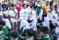 Wali Kota Pematangsiantar, Wesly Silalahi, S.H., M.Kn., melepas peserta Jalan Sehat dalam rangka Semarak Milad ke-95 Al Jam’iyatul Washliyah, Sabtu (29/11/2025) pagi.