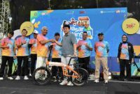 Wakil Gubernur Sumatera Utara (Sumut) Surya menghadiri dan melepas Fun Walk dalam rangka Puncak Peringatan Bulan Inklusi Keuangan (BIK) Tahun 2025 Provinsi Sumatera Utara di Halaman Parkir PT Bank Sumut Jalan Imam Bonjol Nomor 18 Medan, Minggu (23/11/2025).