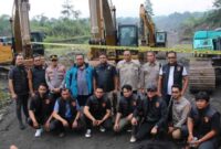 Bareskrim Polri resmi menetapkan tiga orang tersangka dalam kasus penambangan pasir ilegal di kawasan Taman Nasional Gunung Merapi (TNGM).