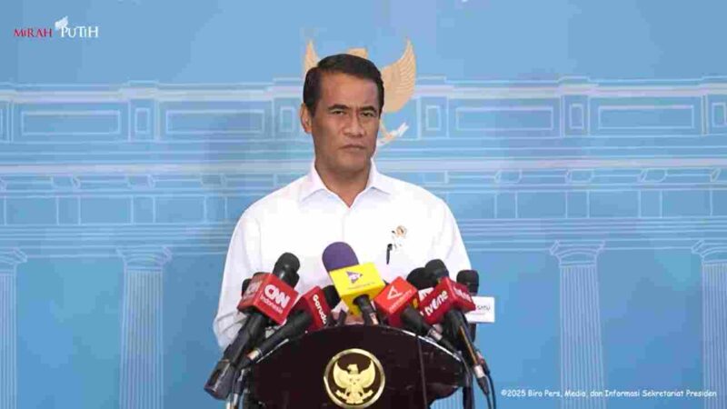 Setelah ratas, Menteri Pertanian Amran Sulaiman menyampaikan perkembangan terkait ketahanan pangan nasional serta sejumlah capaian dan rencana strategis sektor pangan dan peternakan.
