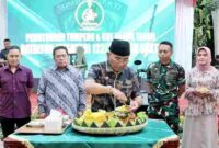 Bupati Simalungun, Dr. H. Anton Achmad Saragih, bersama unsur Forum Koordinasi Pimpinan Daerah (Forkopimda) menghadiri peringatan Hari Ulang Tahun (HUT) ke-61 Batalyon Infanteri 122/Tombak Sakti. Acara berlangsung meriah di Garasi Yonif 122/Tombak Sakti, Jalan Melanthon Siregar, Marihat, Kecamatan Siantar, Kabupaten Simalungun, Sumatera Utara, Selasa (4/10/2025).
