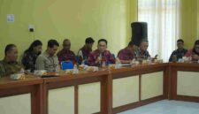 Rapat Tindak Lanjut Program Tiga Juta Rumah yang digelar Dinas Pekerjaan Umum dan Tata Ruang (PUTR) Kabupaten Asahan pada Kamis (6/11/2025) di Aula Dinas PUTR Asahan.