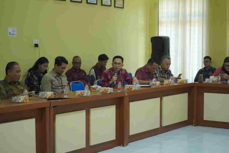 Rapat Tindak Lanjut Program Tiga Juta Rumah yang digelar Dinas Pekerjaan Umum dan Tata Ruang (PUTR) Kabupaten Asahan pada Kamis (6/11/2025) di Aula Dinas PUTR Asahan.