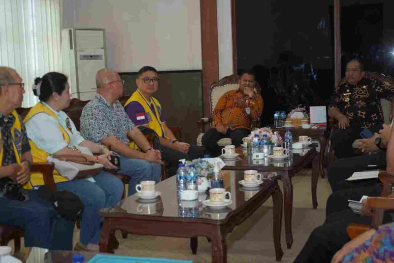 Pemerintah Kabupaten Asahan menerima audiensi Lions Club Indonesia Medan Chakra di Ruang Audiensi Bupati Asahan