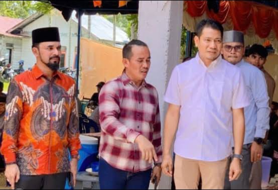 eks GAM Muntasir atau yang akrab disapa Panglima Age, seorang tokoh yang menjabat sebagai Panglima Komite Peralihan Aceh (KPA) wilayah D1 Peureulak, Aceh Timur.