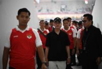 Wakil Presiden (Wapres) Gibran Rakabuming Raka menunjukkan dukungan nyata terhadap kemajuan olahraga futsal nasional. Ia menyaksikan langsung laga persahabatan internasional antara Timnas Futsal Indonesia dan Australia di Indonesia Arena, Kompleks Gelora Bung Karno (GBK), Jakarta, Sabtu malam (1/11/2025).