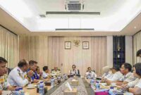 Wali Kota Medan, Rico Tri Putra Bayu Waas, memimpin rapat pembahasan penegakan perda, Rabu (5/11/2025), di Ruang Rapat Rumah Dinas Wali Kota Medan.