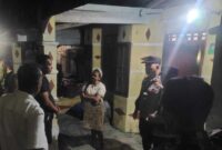 Sebuah rumah di Kelurahan Labuhan Bilik, Kecamatan Panai Tengah, Kabupaten Labuhanbatu digerebek petugas Polsek Panai Tengah pada Senin 10 November 2025 sekira pukul 21.14 WIB. 