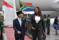 Wakil Presiden Republik Indonesia Gibran Rakabuming tiba di Bandar Udara Internasional O.R. Tambo, Johannesburg, Afrika Selatan, Jumat (21/11/2025). Foto: BPMI Setwapres