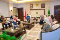 Wali Kota Medan Rico Tri Putra Bayu Waas menerima audiensi dari pengurus Ikatan Notaris Indonesia (INI) Kota Medan di Balai Kota Medan, Kamis (6/11/2025).
