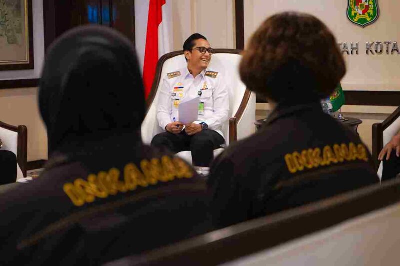 Wali Kota Medan Rico Tri Putra Bayu Waas saat menerima audiensi Pengurus Daerah INKANAS Sumut di Balai Kota Medan, Rabu (5/11/2025).
