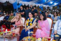 Ketua TP PKK Ny. Airin Rico Waas saat di kawasan Little India, Jalan Zainul Arifin, Medan, untuk merayakan Deepavali 2025, Sabtu (8/11/2025) malam.