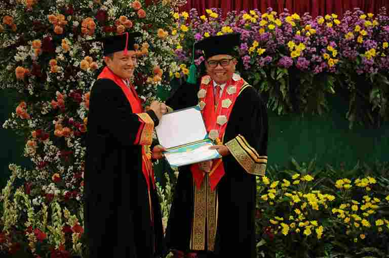 Jaksa Agung Muda Pengawasan (Jamwas) yang kini bergelar Prof. (HC-UNISSULA) Dr. Rudi Margono, S.H, M.Hum.