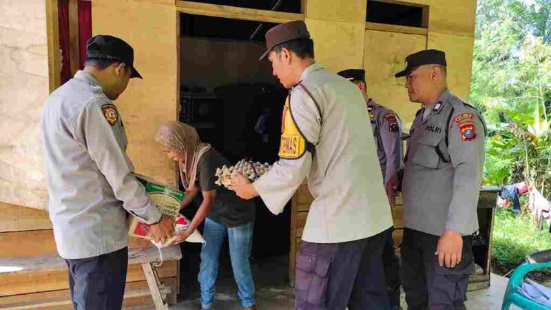 Polsek Serbelawan melaksanakan kegiatan Jumat Curhat dan Jumat Berkah dengan menyambangi warga sekaligus membagikan sembako kepada masyarakat di Kelurahan Aman Sari, Kecamatan Dolok Batu Banggar, Kabupaten Simalungun, pada hari Jumat, 14 November 2025, mulai pukul 11.00 WIB hingga selesai.