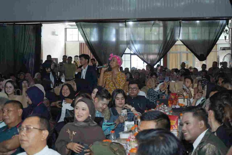 Kegiatan Sharing Session Content Creator bertema “Bersiap Bergabung di Era Konten Kreator Daerah: Paham Personal Branding” diselenggarakan oleh Tengah Malam Production di Aula Gedung Mutiara Kisaran.