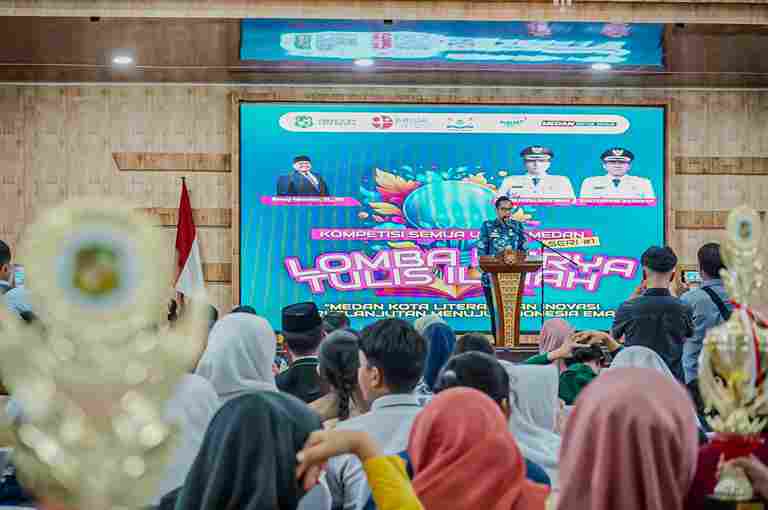 Wali Kota Medan Rico Tri Putra Bayu Waas dalam sambutan penutupan LKTI BRIDA Medan di Gedung PKK Medan, Kamis (6/11/2025).