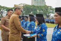 Upacara penyerahan Surat Keputusan (SK) Pegawai Pemerintah dengan Perjanjian Kerja (PPPK) Paruh Waktu, Senin (10/11/2025).