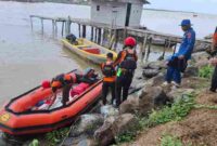 Pencarian terhadap Syafruddin, 60 tahun, anak buah kapal KM Aneuk Bahagia yang diduga hilang di perairan Nurussalam, Aceh Timur, memasuki hari ketiga. Hingga Minggu, 16 November 2025