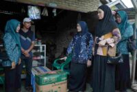 TP PKK Kabupaten Asahan menyalurkan bantuan tersebut kepada 35 Kelompok Pelaksana (POKLA) UP2K