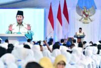 Presiden Prabowo Subianto secara resmi meluncurkan Program Digitalisasi Pembelajaran untuk Indonesia Cerdas dalam sebuah acara yang digelar terpusat di SMP Negeri 4 Kota Bekasi, pada Senin, 17 November 2025. Foto: BPMI Setpres
