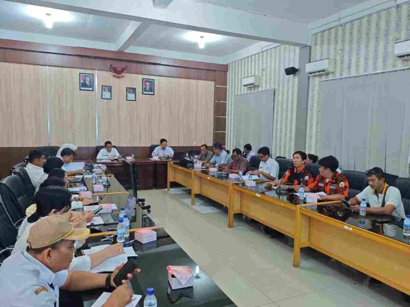 Pemerintah Kota Pematangsiantar melalui Perusahaan Daerah Pasar Horas Jaya (PDPHJ) menggelar Public Hearing terkait rencana peningkatan status hukum menjadi Perusahaan Umum Daerah (Perumda) Pasar Horas Jaya. Kegiatan ini berlangsung di Ruang Rapat Bappeda Mini, Rabu (26/11/2025)