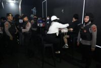 Kepolisian Daerah Sumut bersama unsur TNI menggelar razia gabungan di salah satu tempat hiburan malam Kota Medan pada Kamis malam (6/11/2025) hingga Jumat dini hari (7/11/2025).