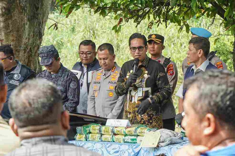 Rico Tri Putra Bayu Waas, saat menghadiri temu pers Operasi Pemulihan Kawasan Narkoba Terpadu di Jalan Balai Desa, Lingkungan Pria Laut III, Kampung Lalang, Kecamatan Medan Sunggal, Jumat (7/11/2025).