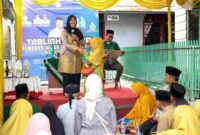 Wakil Wali Kota Pematangsiantar Herlina mewakili Wali Kota Wesly Silalahi, S.H., M.Kn., menghadiri Semarak Lomba dan Tabligh Akbar Milad ke-113 Muhammadiyah Pimpinan Ranting Muhammadiyah Kelurahan Tomuan. Kegiatan berlangsung di Musala Muslimat (Sekretariat IMM) Jalan Siatas Barita, Gang H. Rupino, Kelurahan Tomuan, Kecamatan Siantar Timur, pada Minggu (16/11/2025).