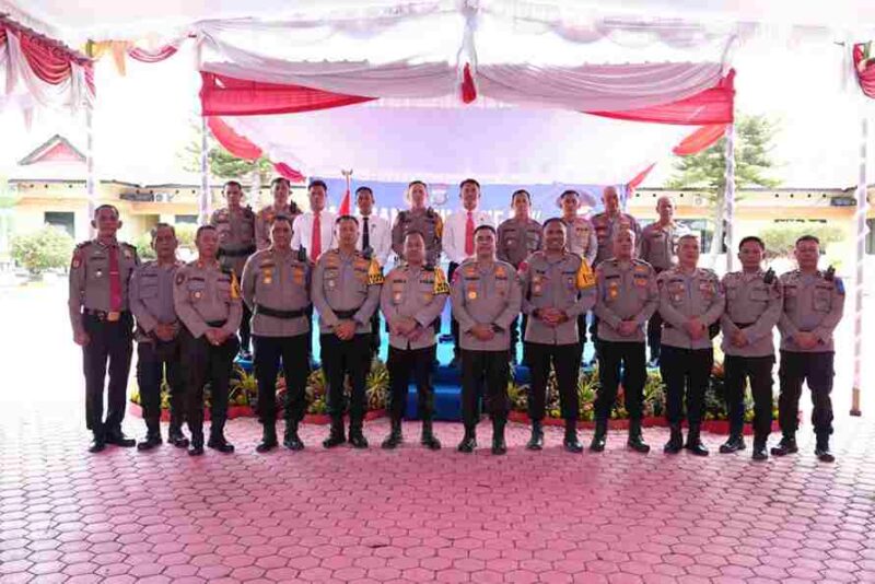 Kapolda Sumatera Utara Irjen Pol Whisnu Hermawan Februanto, S.I.K., M.H., bersama Ketua PD Bhayangkari Sumatera Utara Ny. Mona Whisnu melakukan kunjungan kerja ke Polres Toba pada Kamis, (20/11/2025).