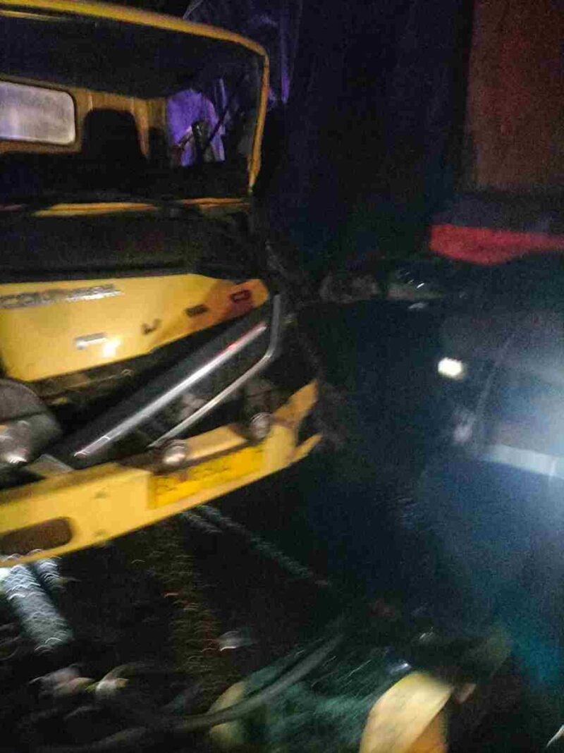 Kecelakaan lalu lintas terjadi di Jalan Lintas Banda Aceh, tepatnya di Desa Bagok Panah Sa, Kecamatan Darul Aman, Kabupaten Aceh Timur, pada Kamis malam (6/11/2025) sekitar pukul 00.00 WIB.
