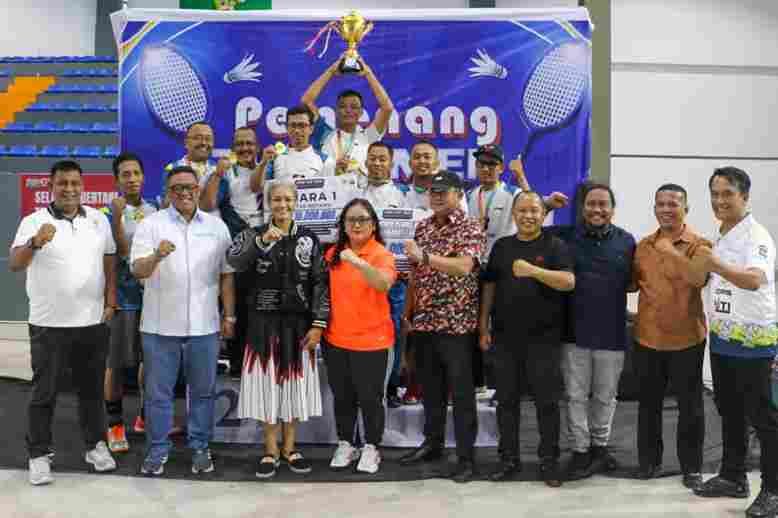 Penutupan Turnamen Badminton KONI Cup 2025 yang memperebutkan Piala Kapolres Pematangsiantar