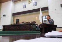 Wali Kota Pematangsiantar Wesly Silalahi SH MKn menyampaikan pendapat akhir atas persetujuan DPRD terhadap penetapan Rancangan Peraturan Daerah (Ranperda) tentang APBD Kota Pematangsiantar Tahun Anggaran (TA) 2026 menjadi Peraturan Daerah (Perda) tentang APBD TA 2026. Sekaligus menyampaikan Pidato Penutupan Rapat Paripurna XIV Tahun Dinas 2025 DPRD Kota Pematangsiantar. Paripurna digelar di Gedung Harungguan DPRD Kota Pematangsiantar, Sabtu (29/11/2025).