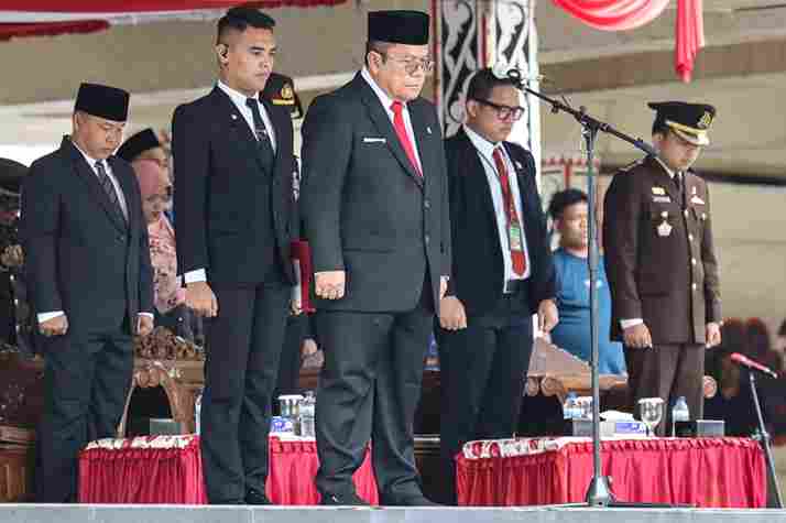 Wali Kota Pematangsiantar Wesly Silalahi, SH, MKn memimpin Upacara Peringatan Hari Pahlawan Tahun 2025 di Lapangan Adam Malik, Senin (10/11/2025) pagi.