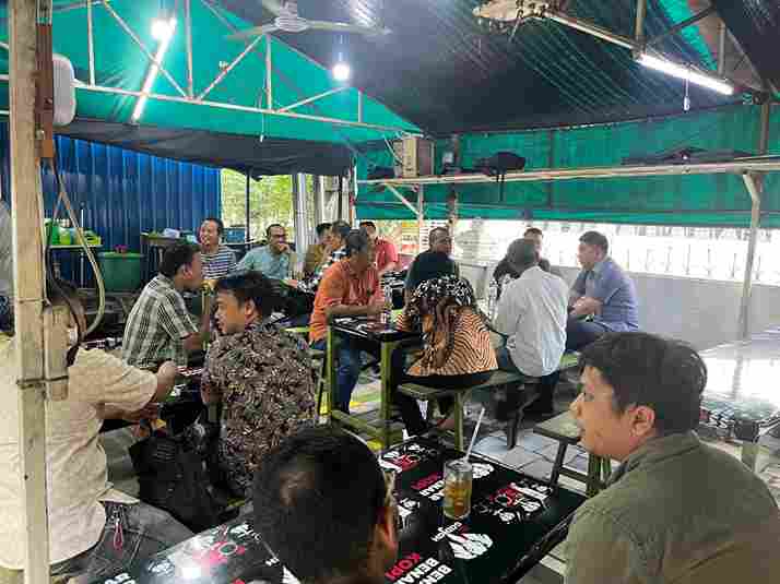 Dalam suasana akrab dan hangat, Bidang Humas Polda Sumatera Utara menggelar kegiatan “Ngopi Bareng Wartawan Mitra Polda Sumut” di Warkop Jurnalis, Jalan KH Agus Salim, Kelurahan Madras Hulu, Kecamatan Medan Polonia, Kota Medan, Jumat (7/11/2025) siang.