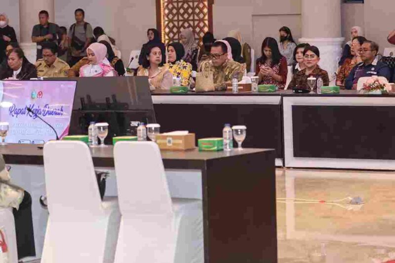 Wali Kota Pematangsiantar Wesly Silalahi SH MKn menghadiri Sosialisasi Pembiayaan dan Penjamin Infrastruktur Daerah di Aula Tengku Rizal Nurdin, Rumah Dinas Gubernur Sumut, Jalan Sudirman Kota Medan, Senin (24/11/2025).
